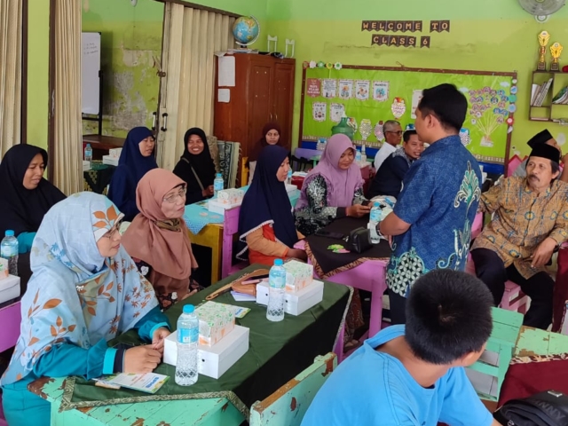 Prof. Dr. Suyatno, M.Pd.I. Dampingi Program Revitalisasi SD Muhammadiyah Dhuri