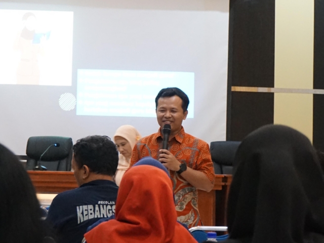 SMA N 11 YOGYAKARTA HADIRKAN GURU BESAR FKIP UAD DALAM SEMINAR MOTIVASI KERJA GURU